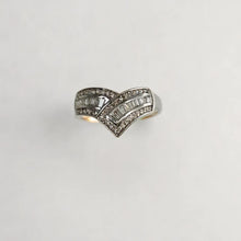 Load image into Gallery viewer, Ladies Ring with Natural Diamods
