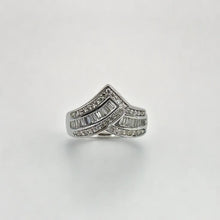 Load image into Gallery viewer, Ladies Ring with Natural Diamods