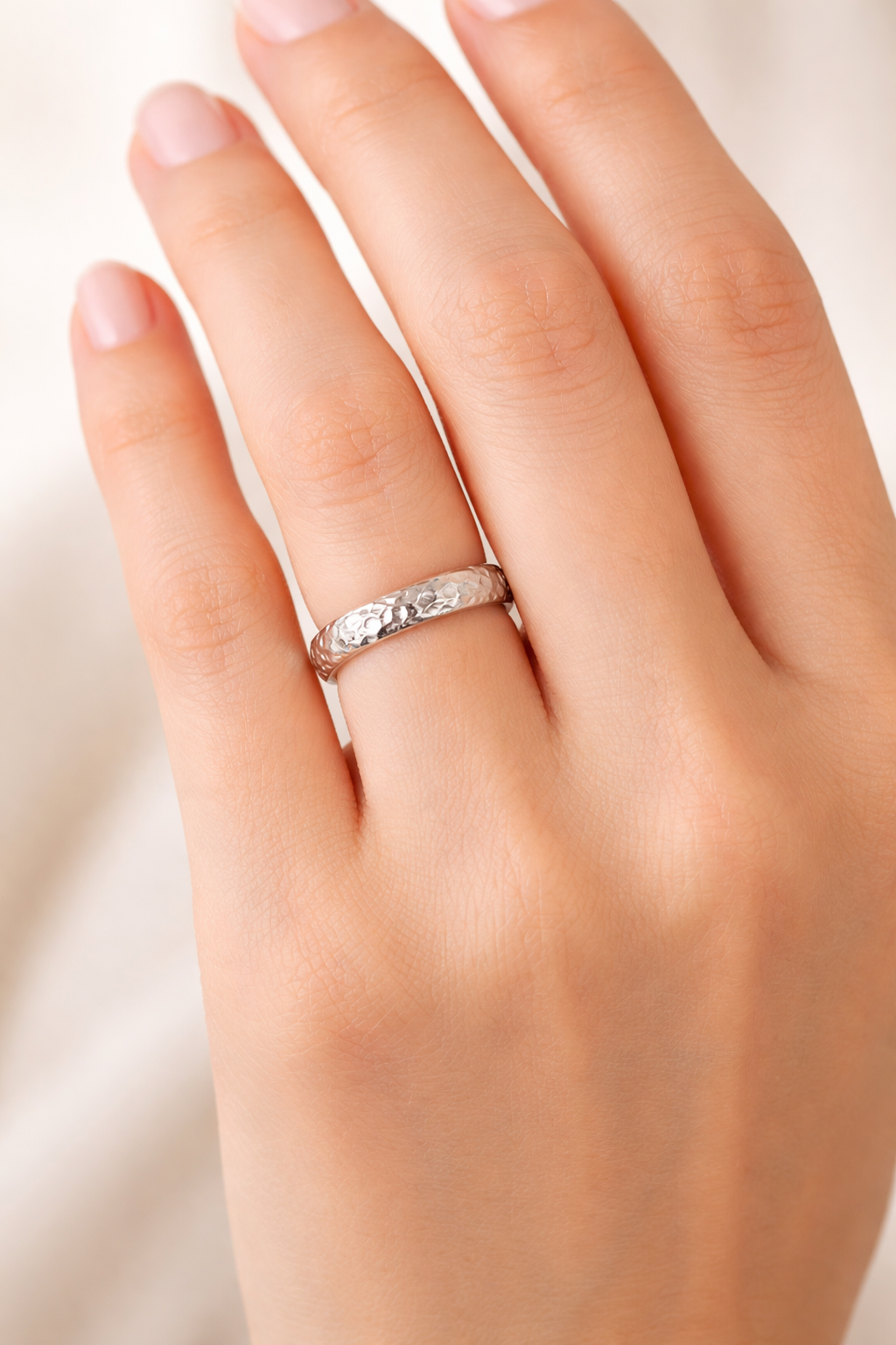 Hammered Wedding Band – 14K Gold Ring | White Gold