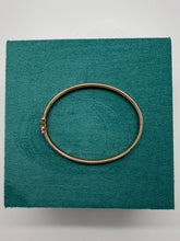 Load image into Gallery viewer, Solid Rose Gold Hinged Bangle, Heavy 21.7g Plain Polished Gold Oval Bracelet.
