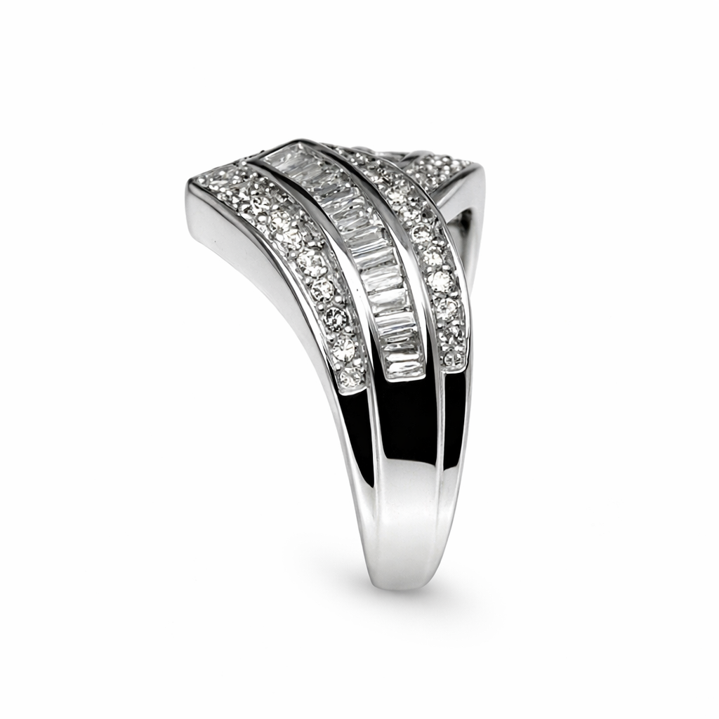 Ladies Ring with Natural Diamods