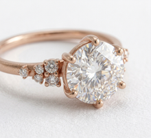 Load image into Gallery viewer, 18K Rose Gold Six Claw Cluster Engagement Ring ,Centre Diamond 4.50 carat
