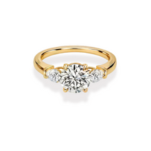 Load image into Gallery viewer, Tree Stone Pear Shape Sides Engagment Ring
