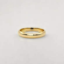 Load image into Gallery viewer, Classic D Shape 5mm Yellow Gold Wediing Band
