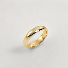 Load image into Gallery viewer, Classic D Shape 5mm Yellow Gold Wediing Band
