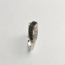 Load image into Gallery viewer, Black and White Diamond Ring
