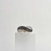 Load image into Gallery viewer, Black and White Diamond Ring
