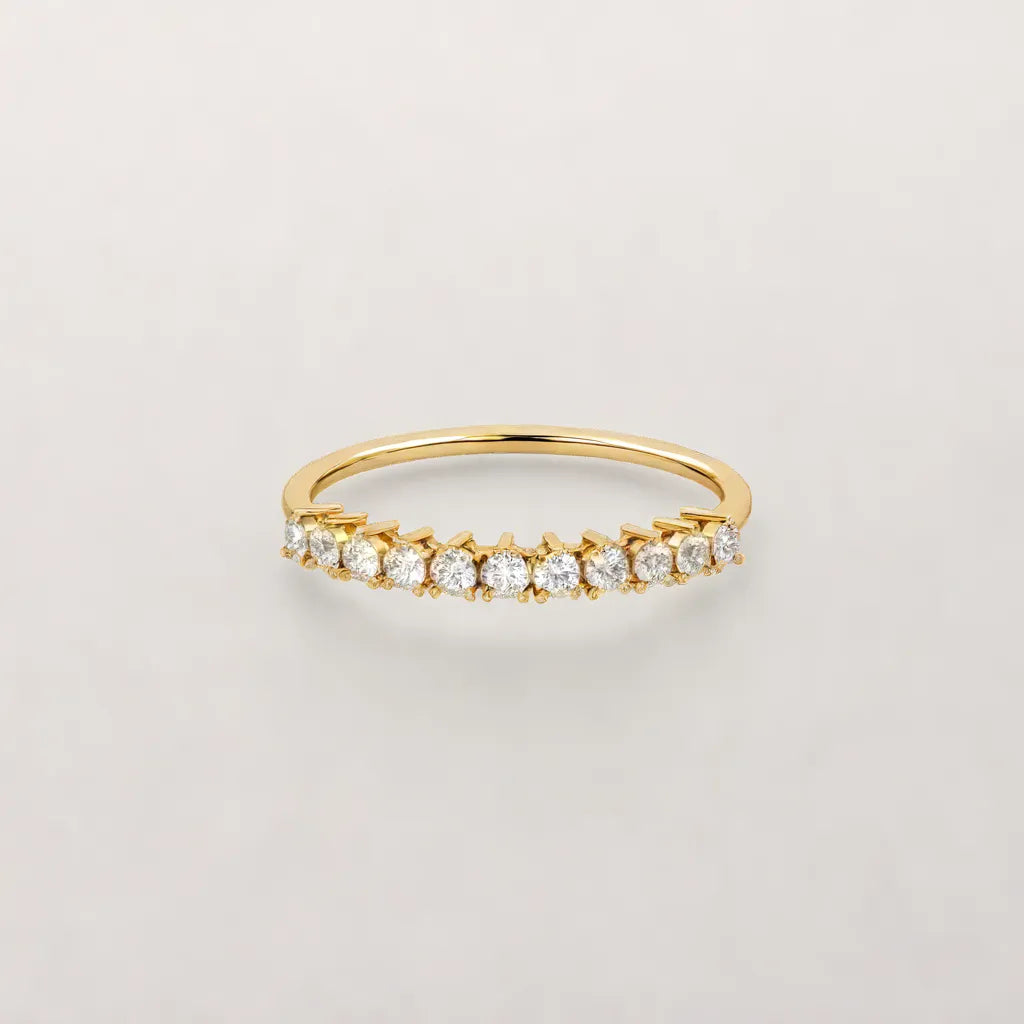 Three Claw Setting Style Yellow Gold Wedding Band