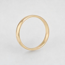 Load image into Gallery viewer, Gent&#39;s Yellow Gold  Mid-Width 4mm Wedding Band
