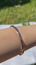 Load and play video in Gallery viewer, Solid Rose Gold Hinged Bangle, Heavy 21.7g Plain Polished Gold Oval Bracelet.

